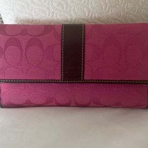 Coach wallet. Excellent condition.